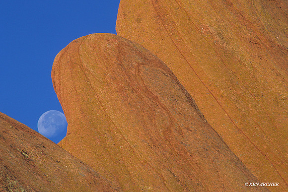 Moonset, Roxborough State Park, CO - LDSC221736